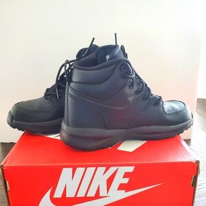 Nike Manoa LTR Boots, Size 3 Youth, Black